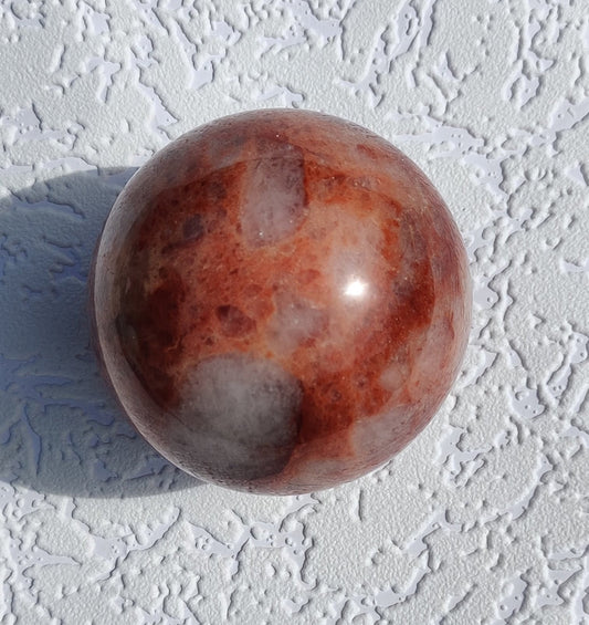 Brasilianische Hämatoid-Quarz-Kugel – 7,9 cm Durchmesser – 1,55 Pfund – Heilkristall, Heimdekoration