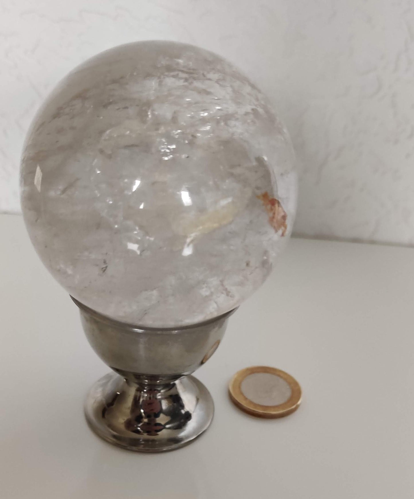 Wunderschöne brasilianische Kristallquarzkugel – 14,8 Unzen, 2,63 Zoll Durchmesser